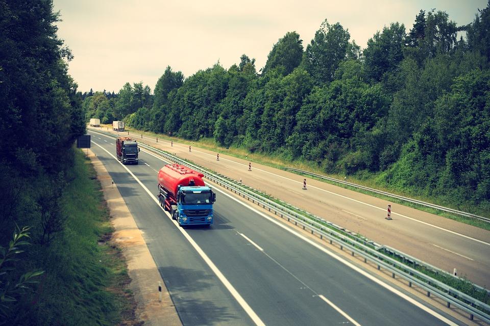 The Importance of HGV Air Tanks in Lorries