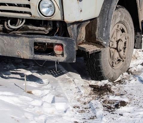 Essential Truck Parts to Check Before Driving in Adverse Weather Conditions
